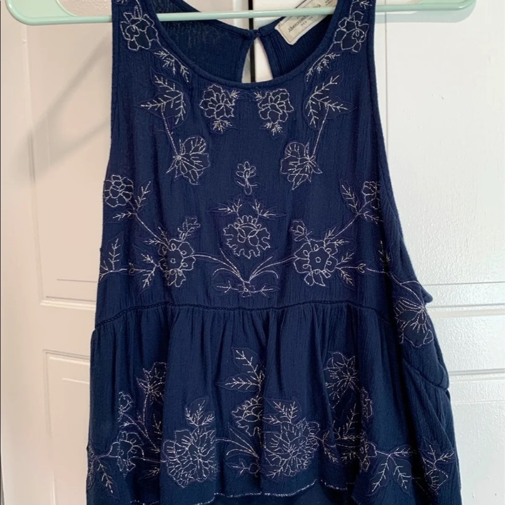 Abercrombie & Fitch embroidered sleeveless blouse